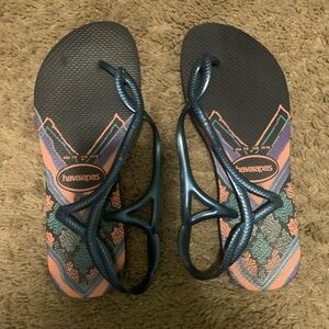 Havaianas Black Flip Flops with Coral and Teal Pattern
